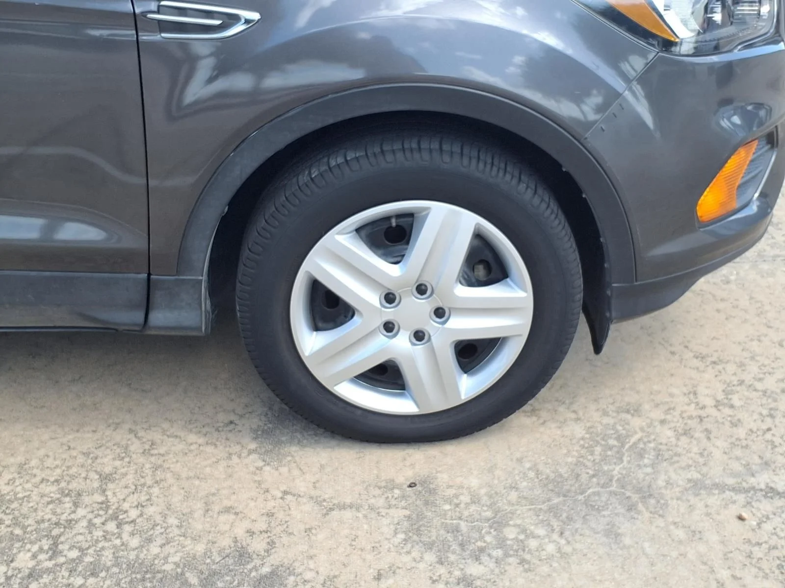 Used 2019 Gray Ford S image 9
