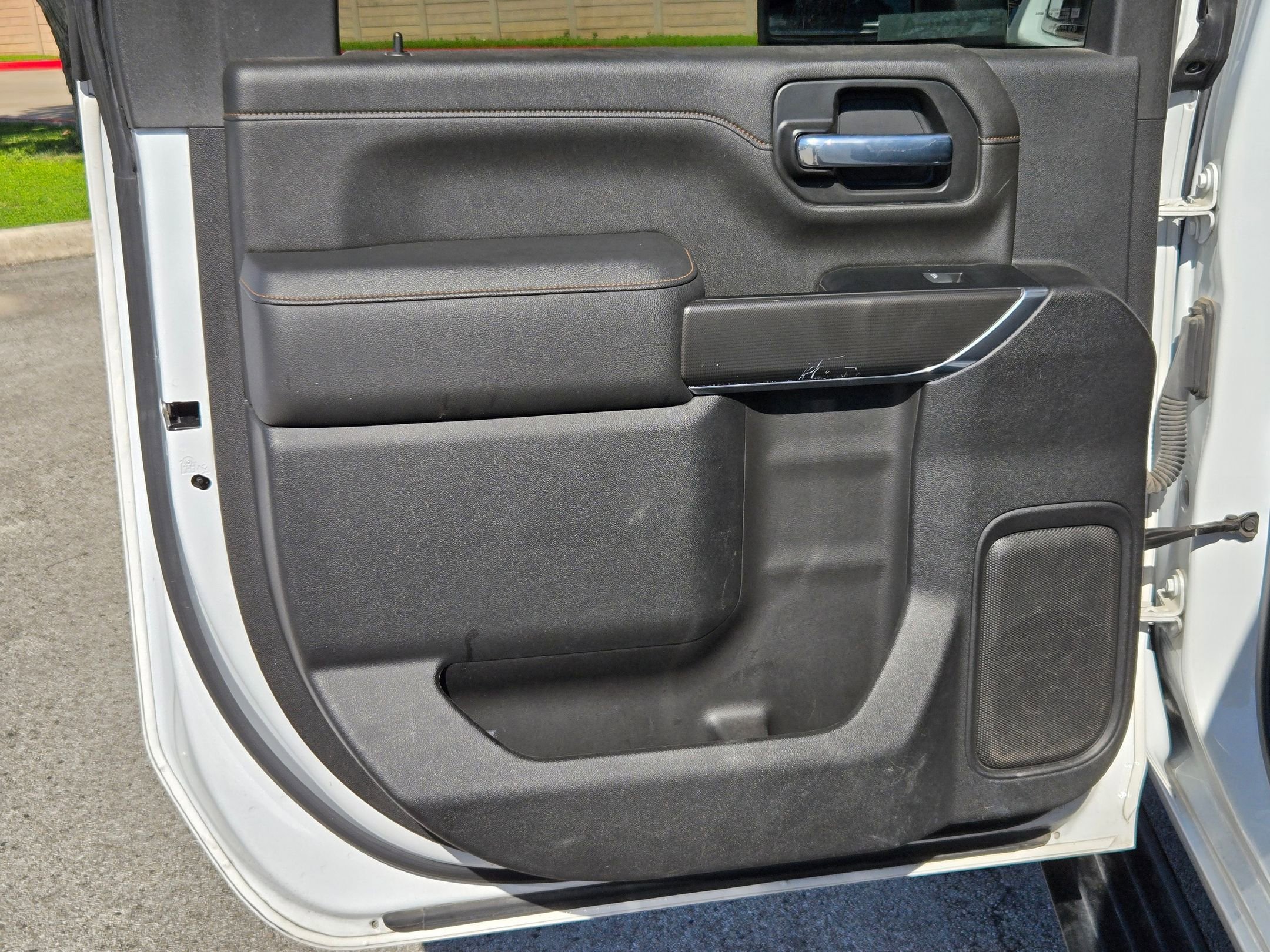 Used 2022 Summit White GMC AT4 image 15