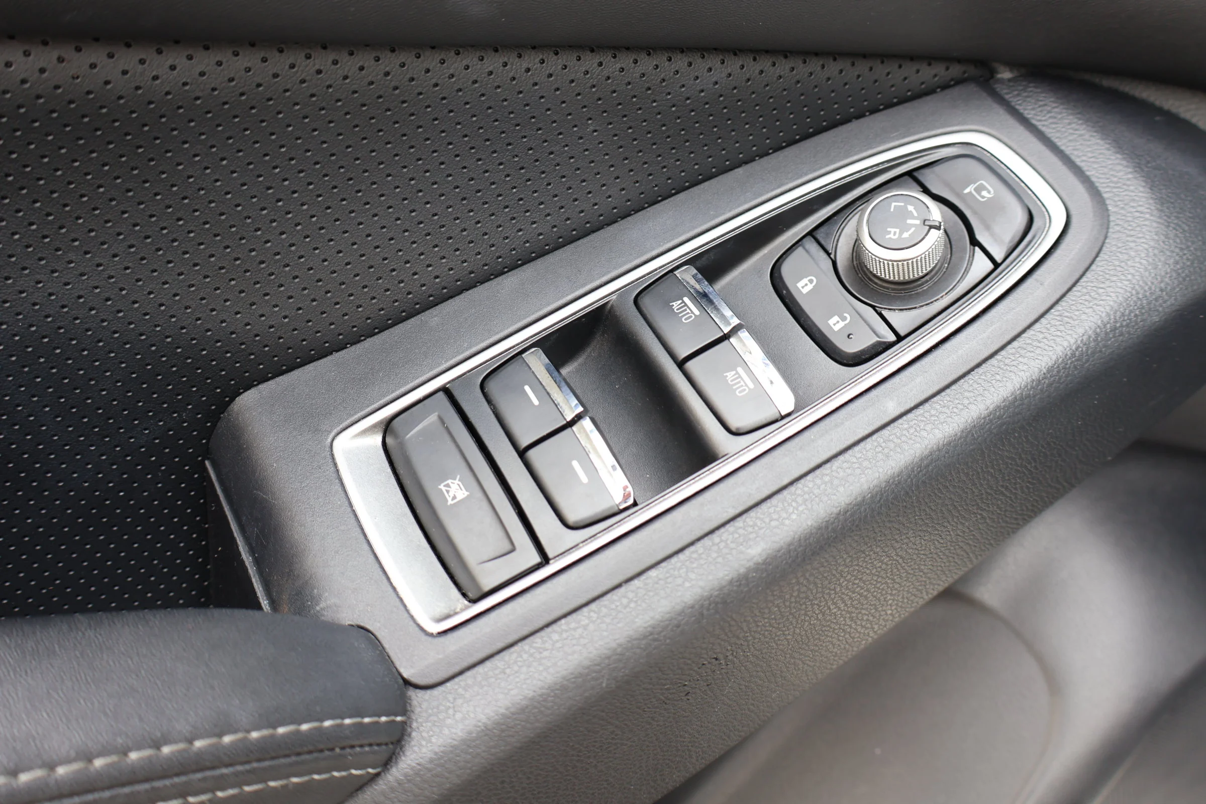 Used 2024 Crystal White Pearl Subaru Limited image 15