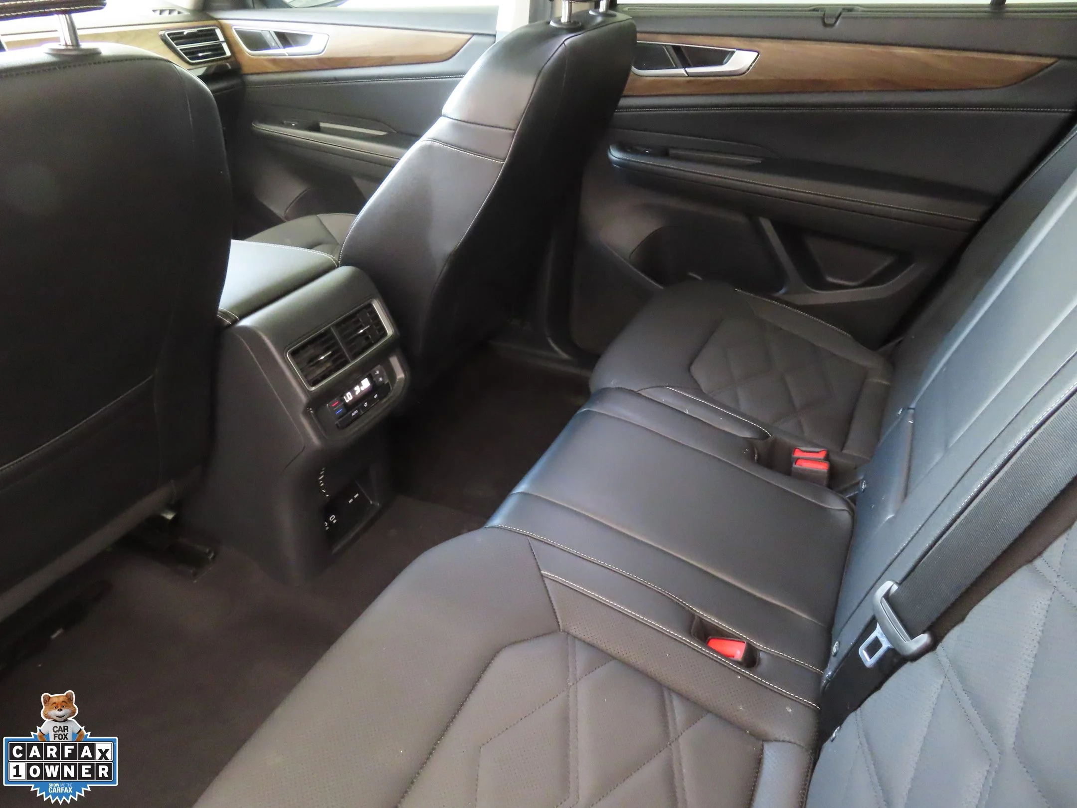 Used 2024 Black Volkswagen 2.0T SE w/Technology image 23
