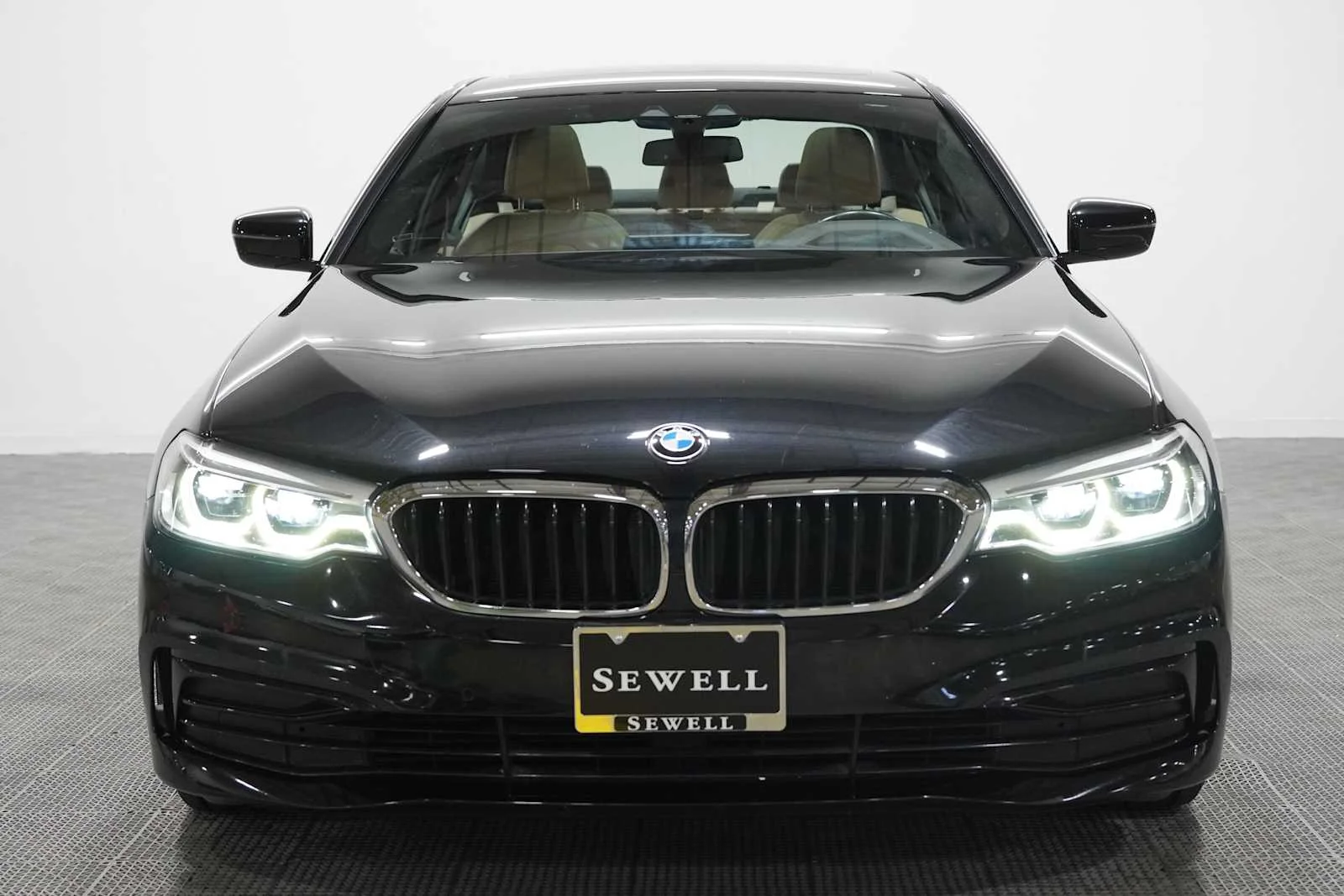 Used 2019 Black Sapphire Metallic BMW 530i image 2