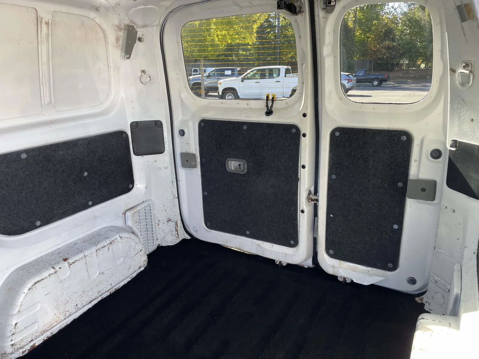 Used 2020 White Nissan SV Xtronic CVT image 14
