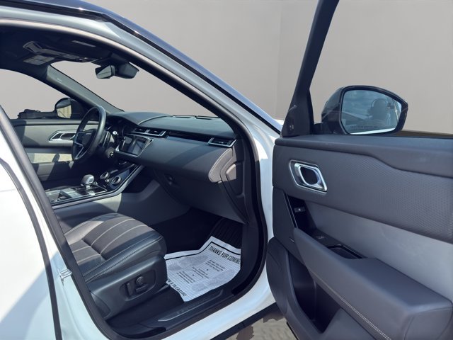 Used 2022 White Land Rover R-Dynamic S image 28