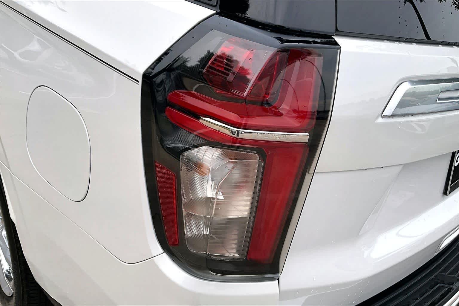 Used 2023 Iridescent Pearl Tricoat Chevrolet High Country image 28