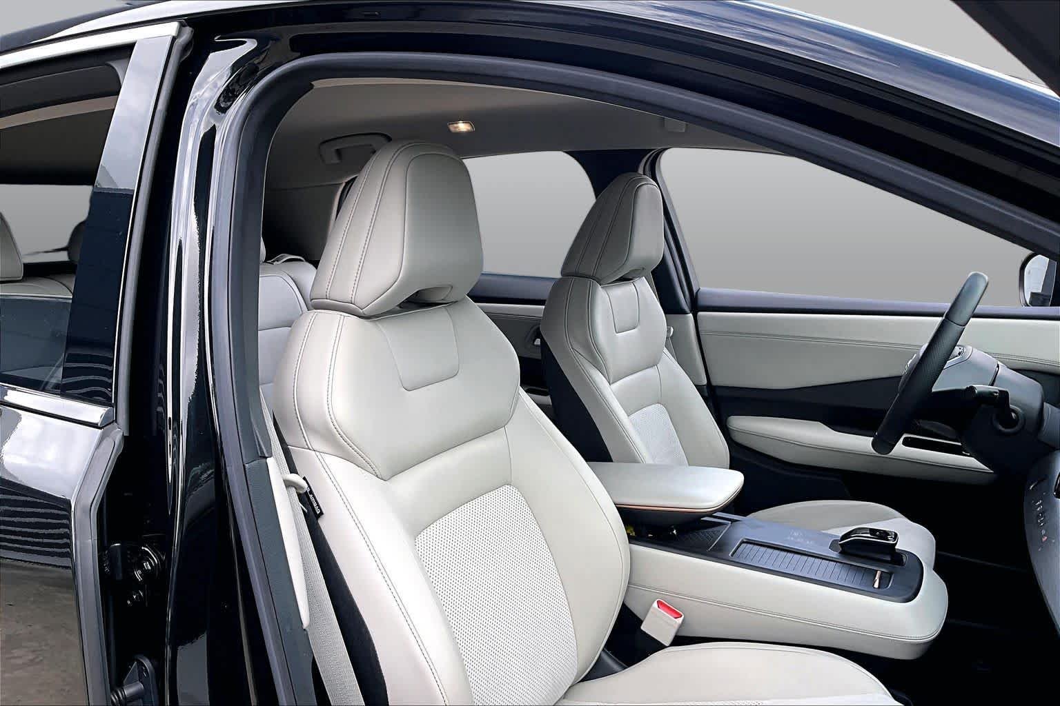 Used 2023 Black Diamond Pearl Nissan ENGAGE image 8