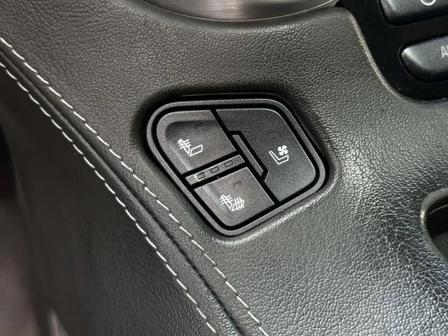 Used 2020 Black GMC SLT image 28