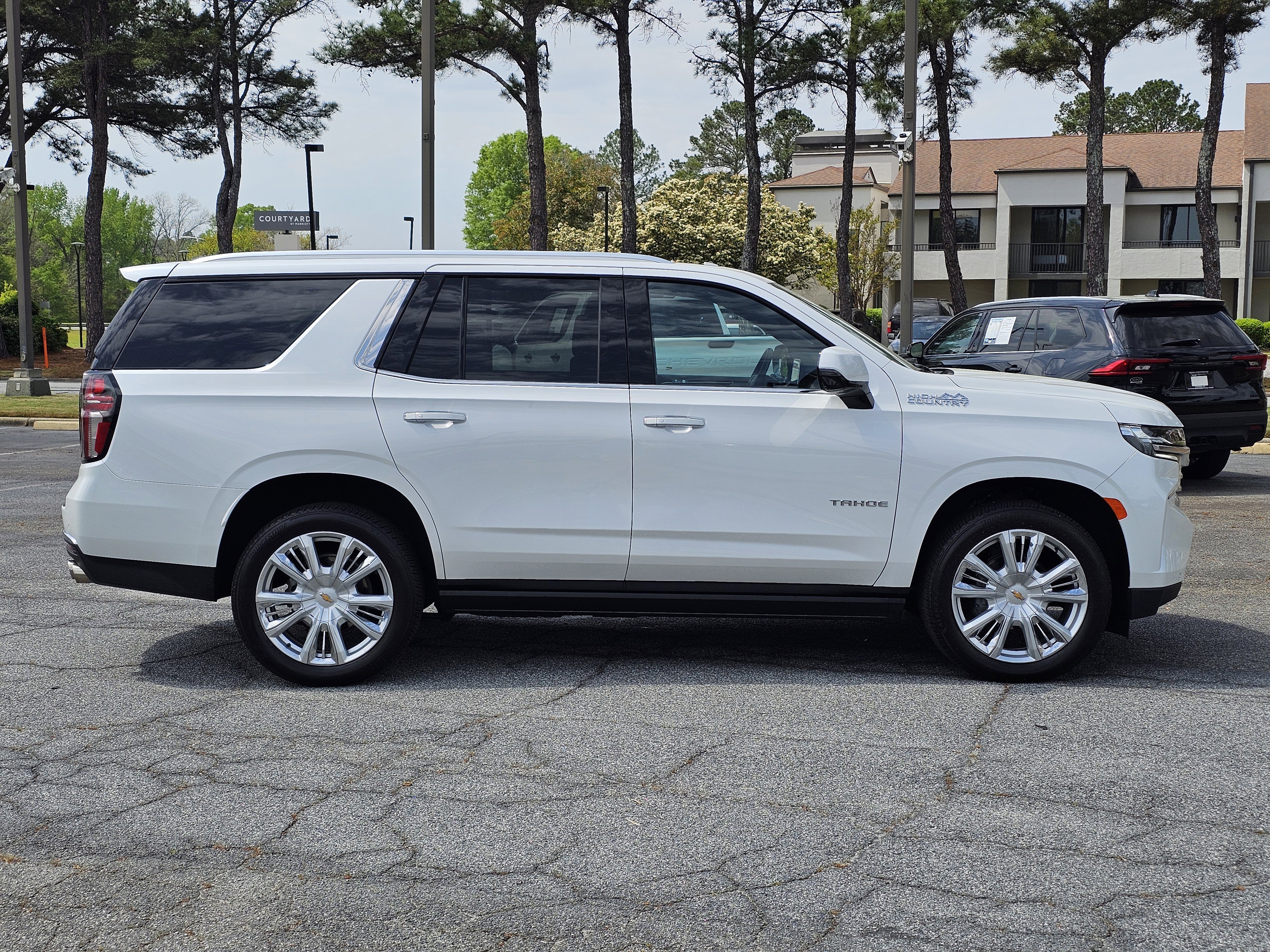 Used 2023 Iridescent Pearl Tricoat Chevrolet High Country image 10