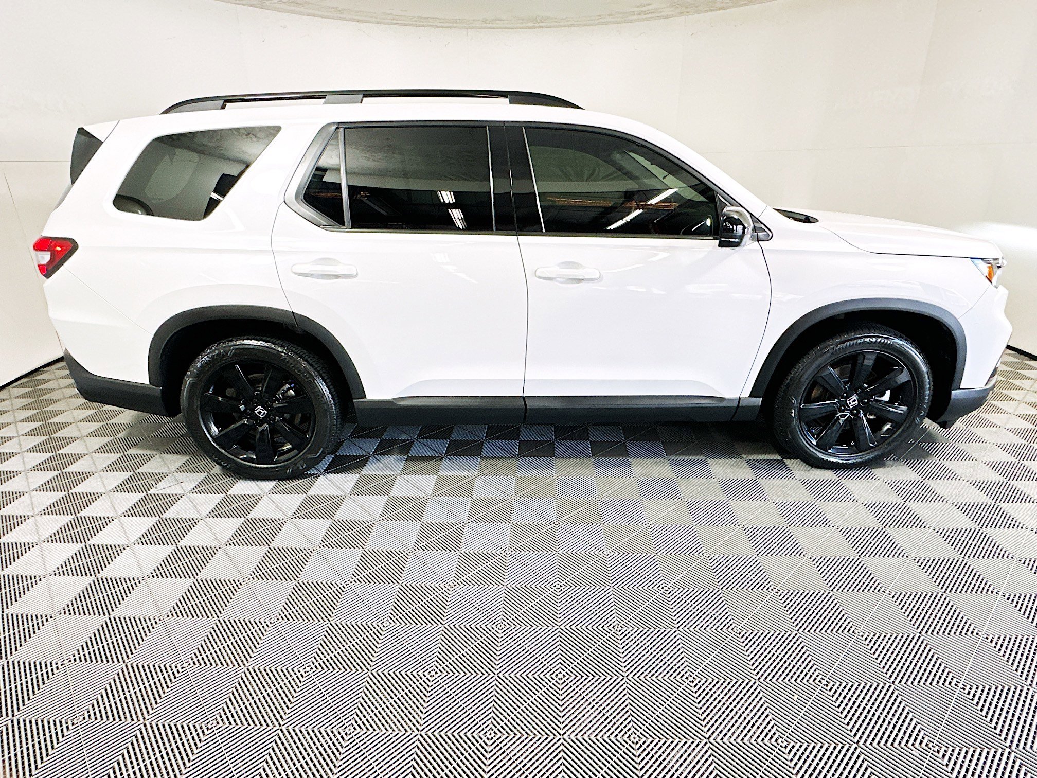 2025 Honda Pilot thumbnail 4