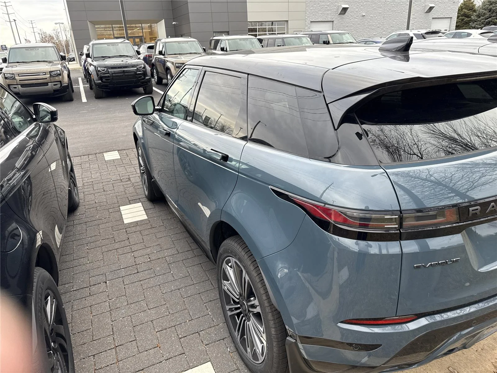 New 2026 Tribeca Blue Metallic Land Rover Dynamic SE image 3