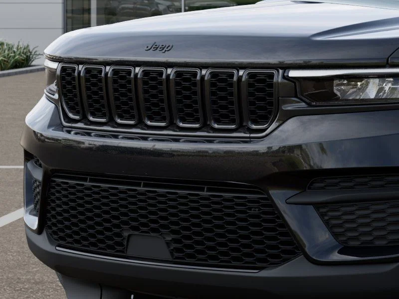 New 2025 Diamond Black Crystal Pearl-Coat Exterior Paint Jeep Laredo image 11