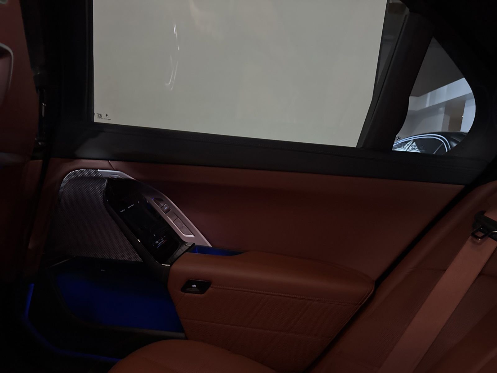 Used 2025 Black BMW xDrive60 image 17