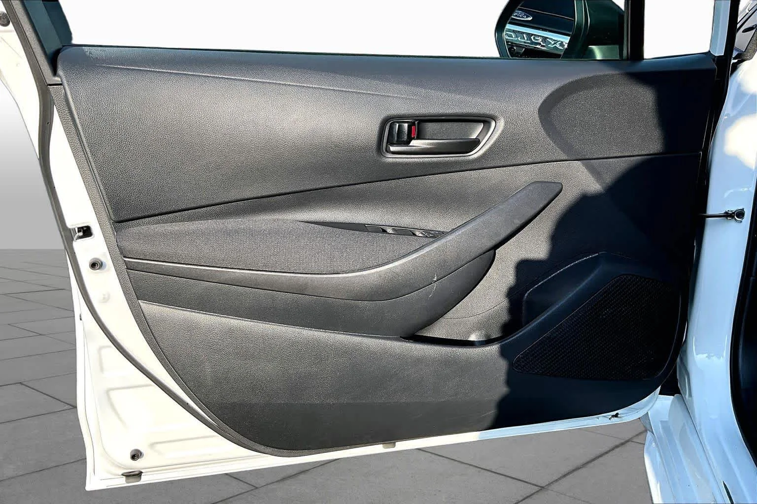 Used 2025 Wind Chill Pearl Toyota LE image 22