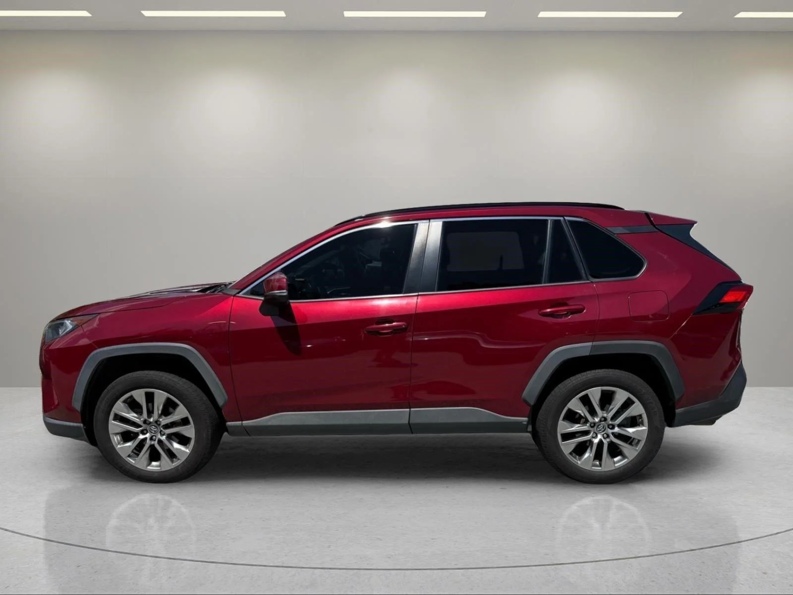Used 2019 Ruby Flare Pearl Toyota XLE Premium image 4