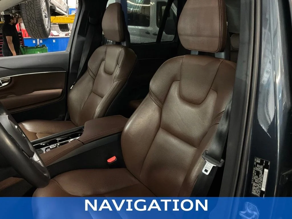 Used 2020 Blue Volvo T6 Momentum image 6