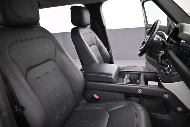 Used 2020  Land Rover SE image 26