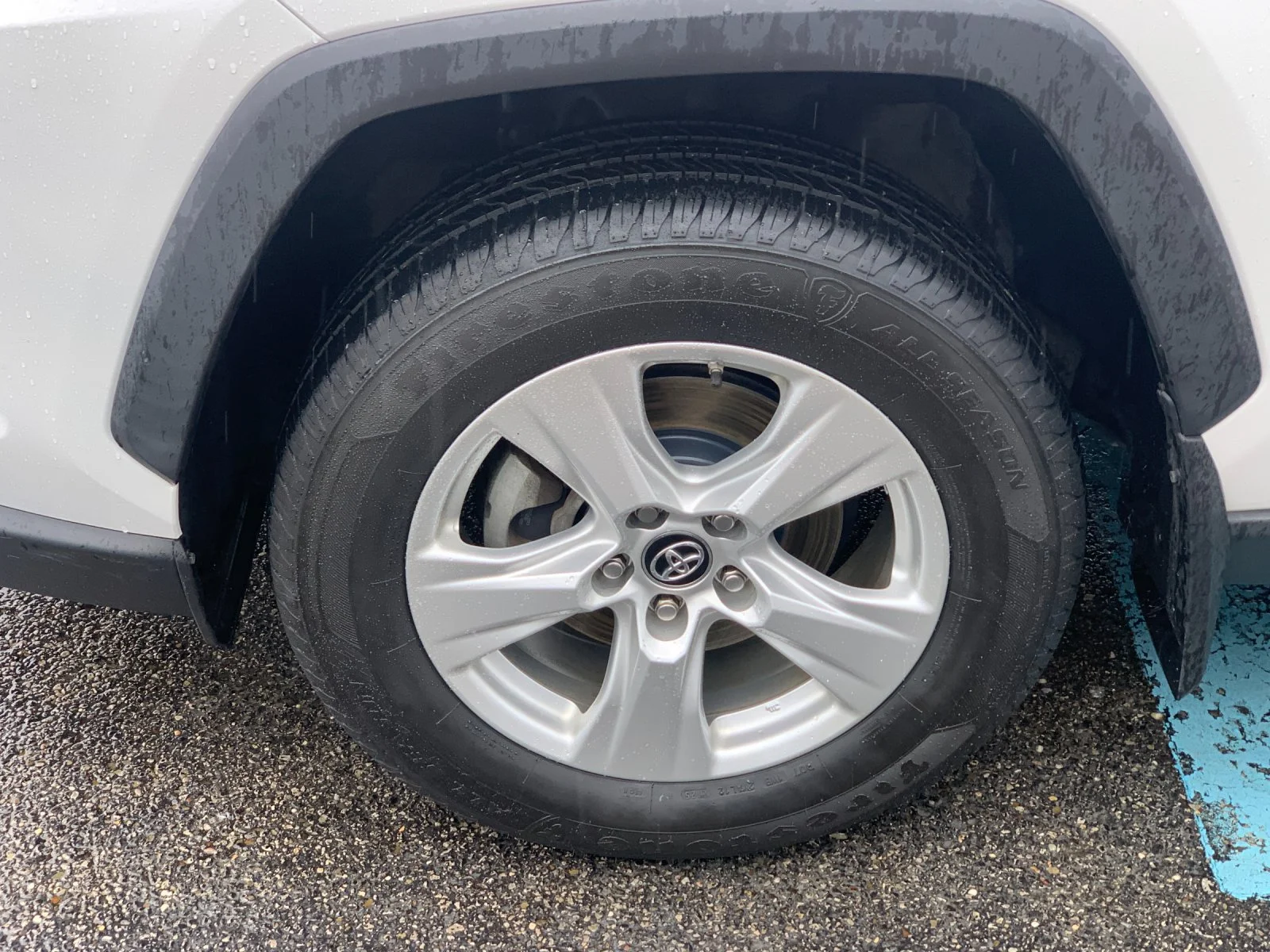 Used 2019 White Toyota XLE image 31