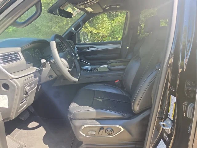 Used 2025 Black Jeep Series II image 9