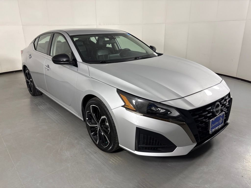 Used 2024 Silver Nissan 2.5 SR image 2