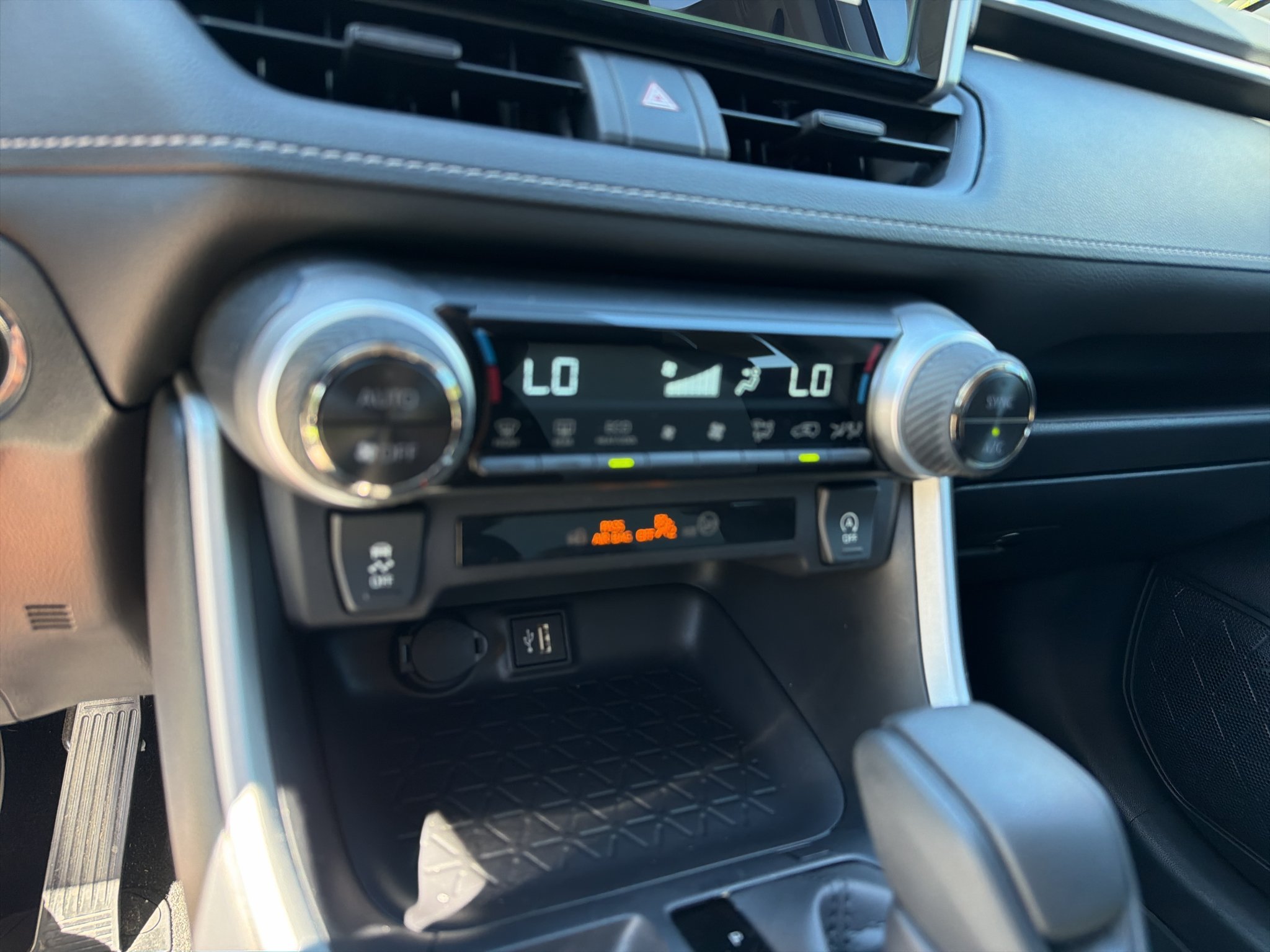 Used 2025 Silver Sky Metallic Toyota XLE image 28