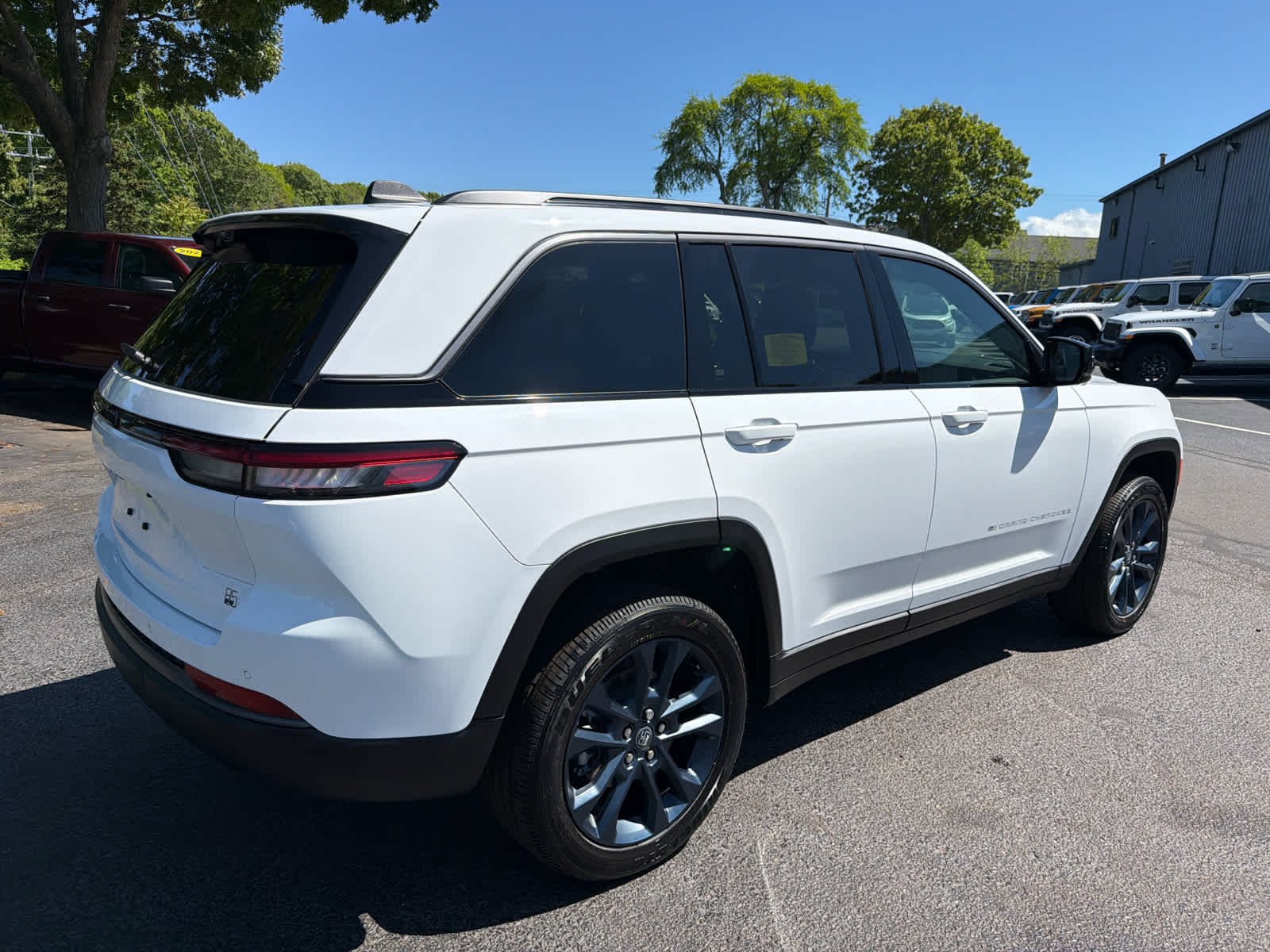 New 2026 Bright White Clear-Coat Exterior Paint Jeep 85th Anniversary Edition image 3