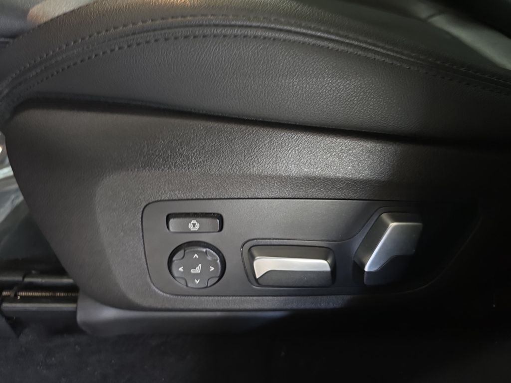 Used 2020 Glacier Silver Metallic BMW xDrive30i image 28