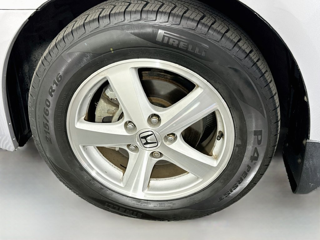 Used 2005 Silver Frost Metallic Honda EX-L image 30