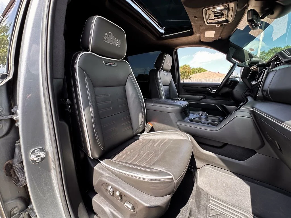 Used 2025 Silver GMC AT4X image 29