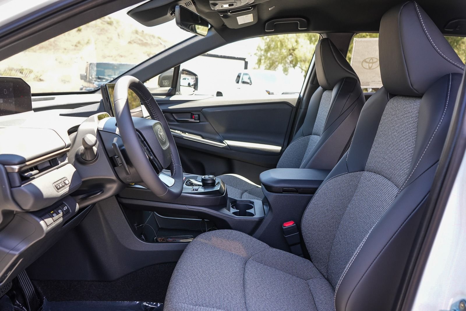 New 2026 Wind Chill Pearl <sup>1</sup> Toyota  XLE image 15