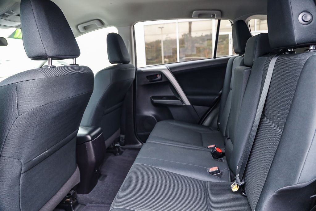 2017 Toyota RAV4 LE - Photo 16