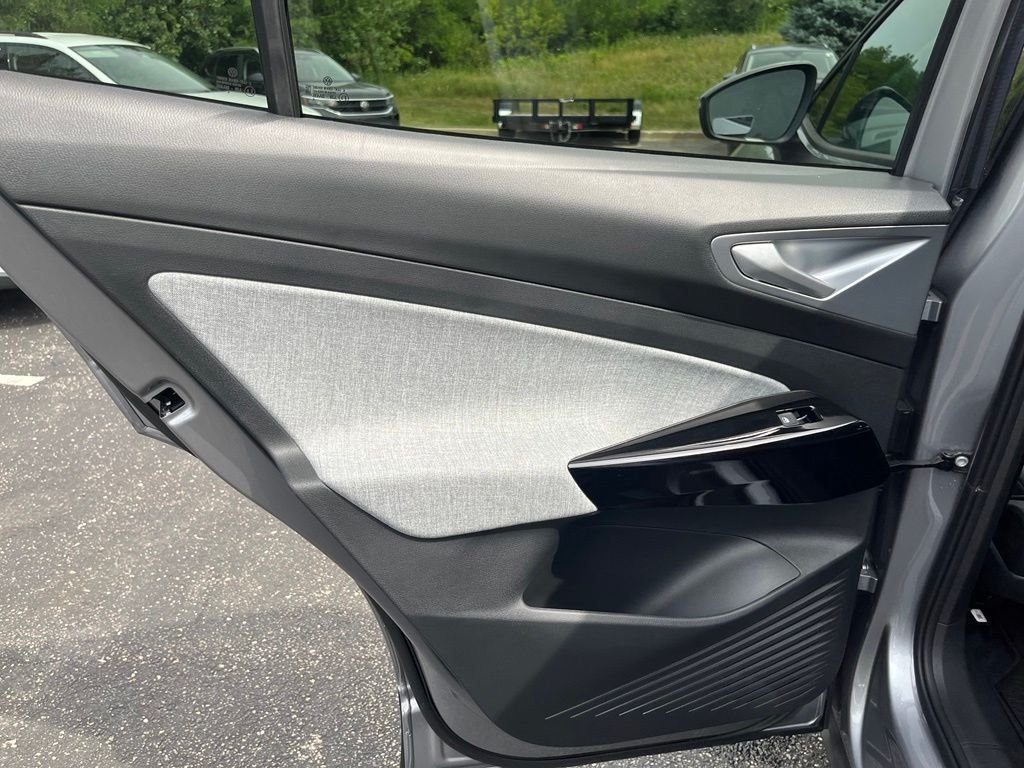 Used 2025 Silver Volkswagen Pro image 21