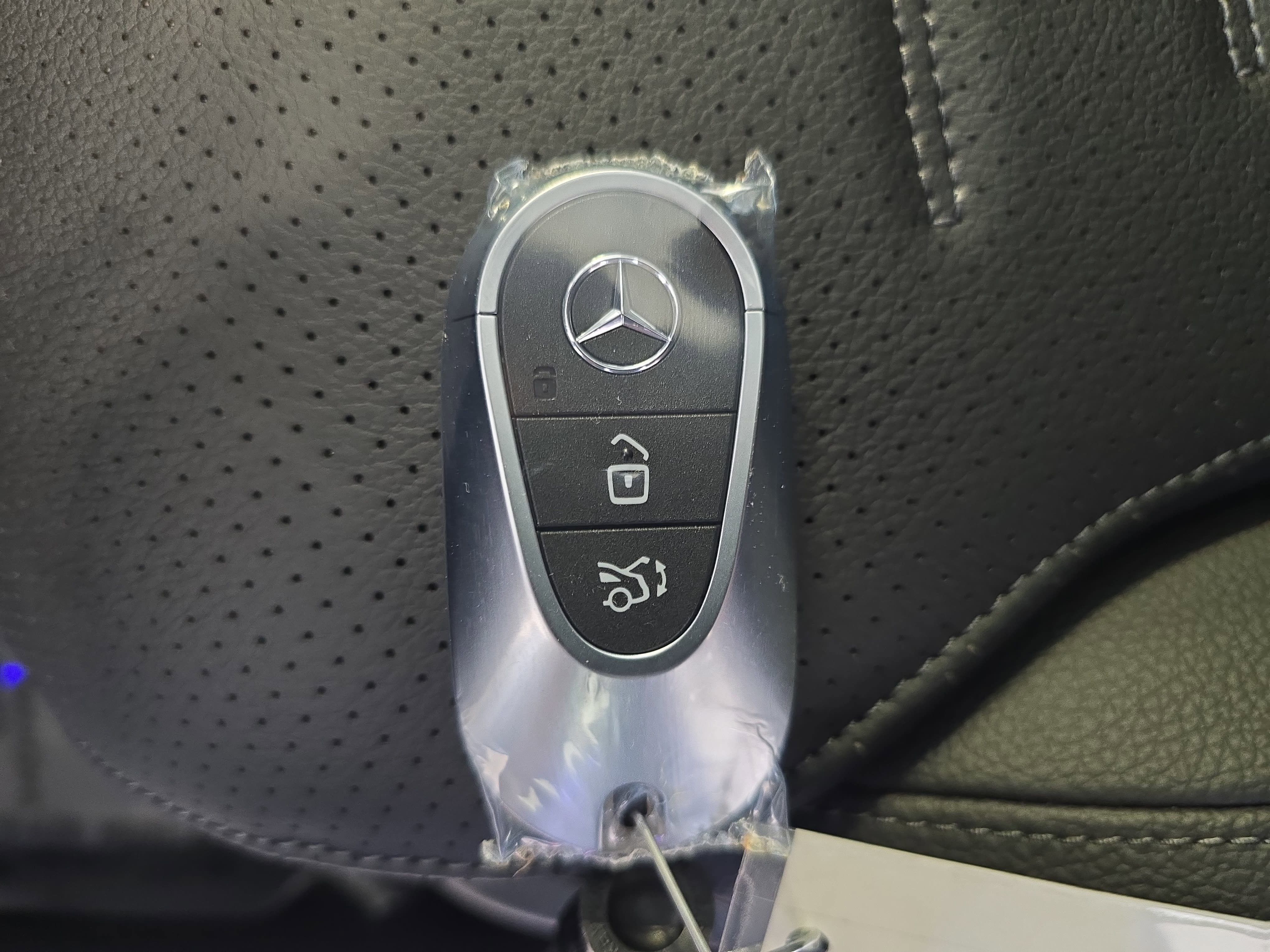New 2026 Polar White Mercedes-Benz GLC300 image 38