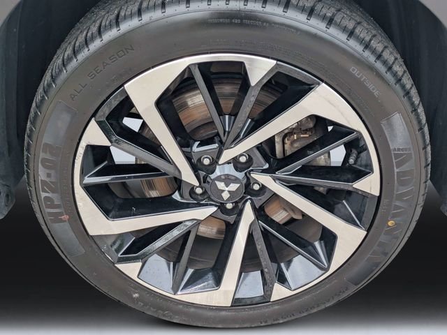 Used 2024 Gray Mitsubishi SE image 11