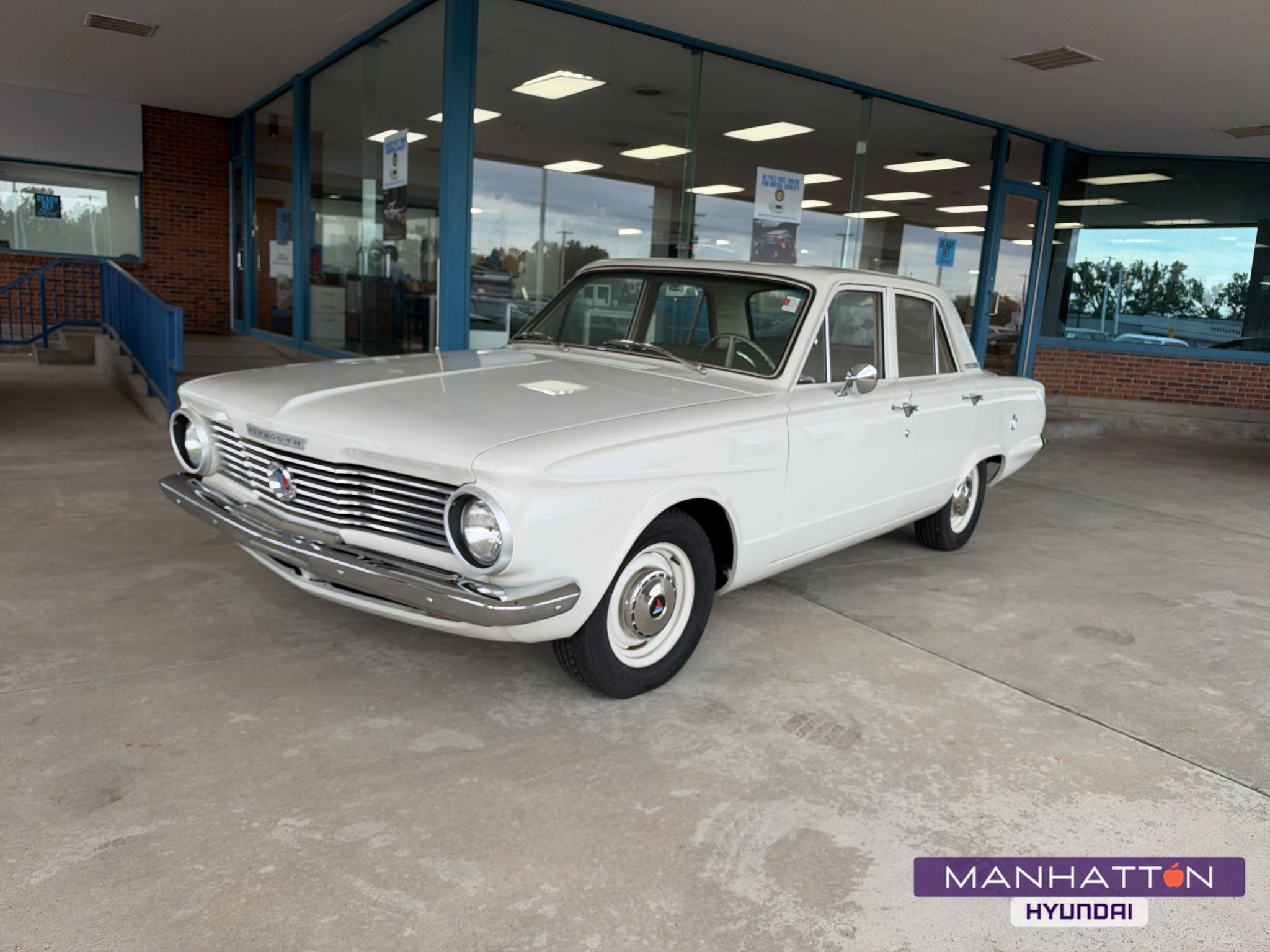 Used 1964 WHITE PLYMOUTH  image 1