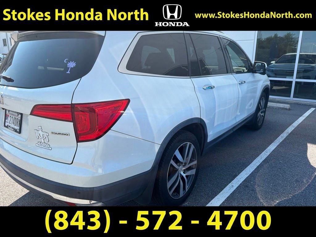 Used 2017  Honda Touring image 5
