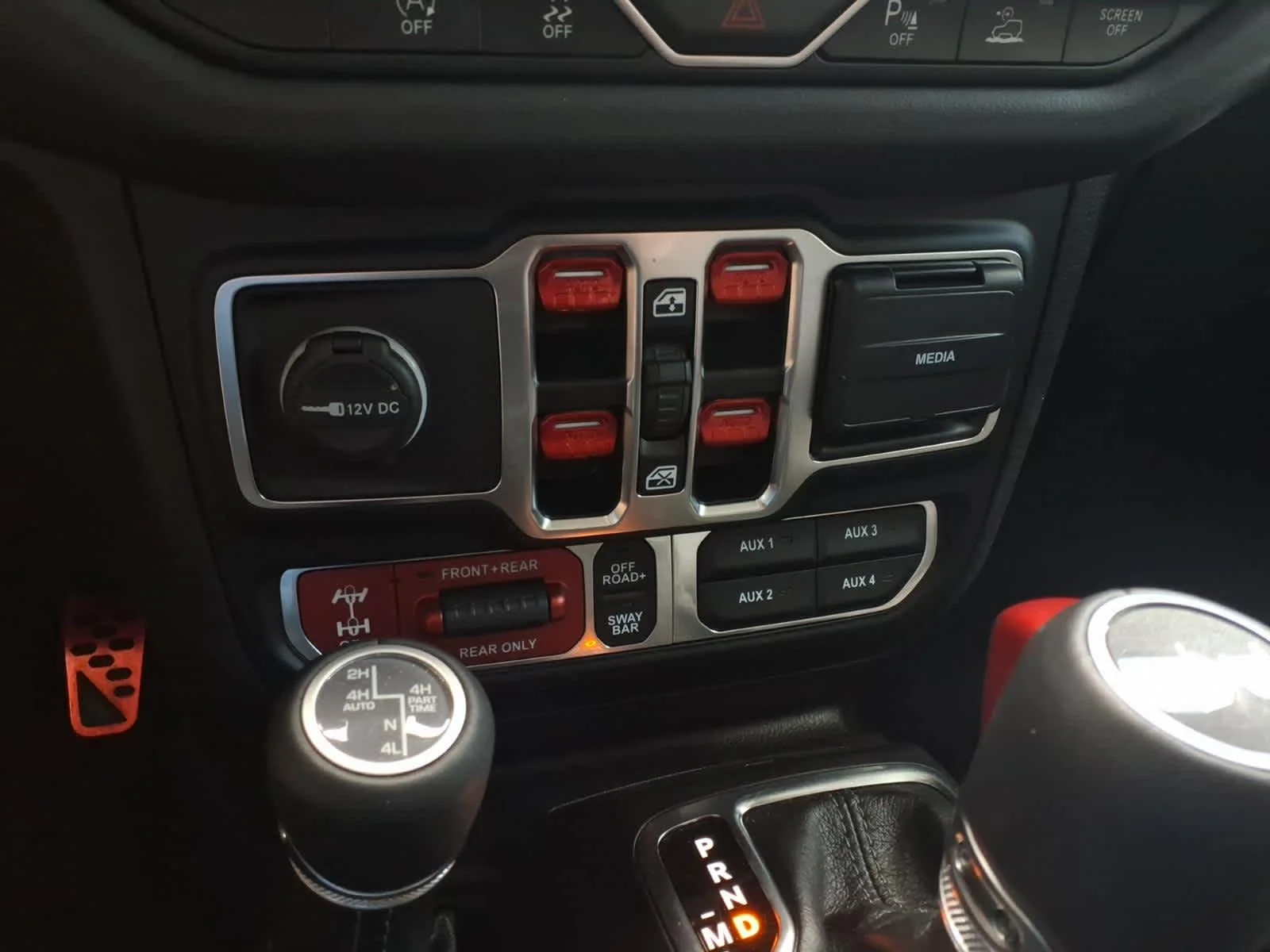 Used 2024 Bright White Clearcoat Jeep Rubicon X image 20