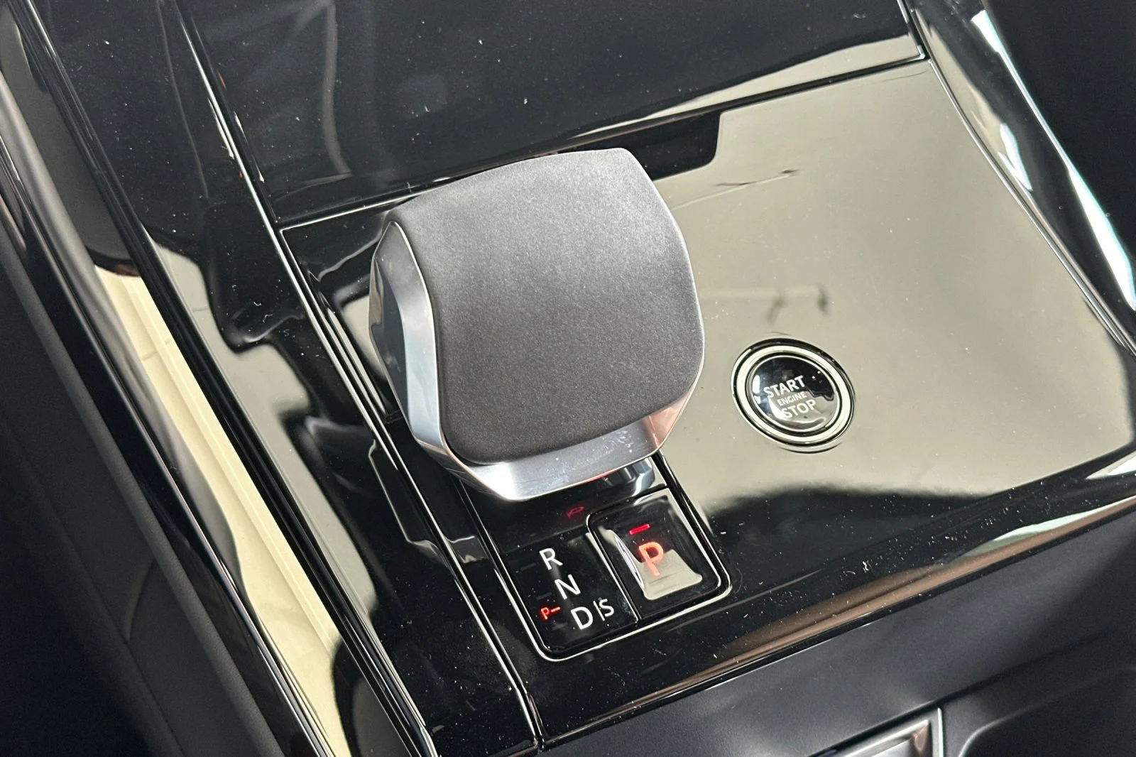 New 2026 Fuji White Land Rover SE image 22