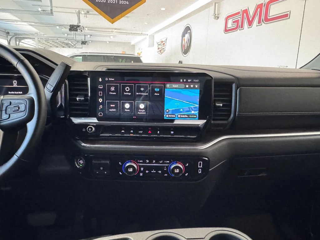 2025 GMC Sierra 1500 SLT - Photo 18