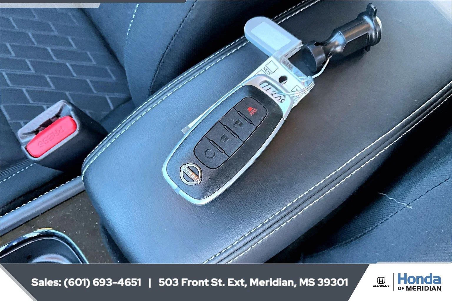 Used 2024 Boulder Gray Pearl Nissan SV image 9