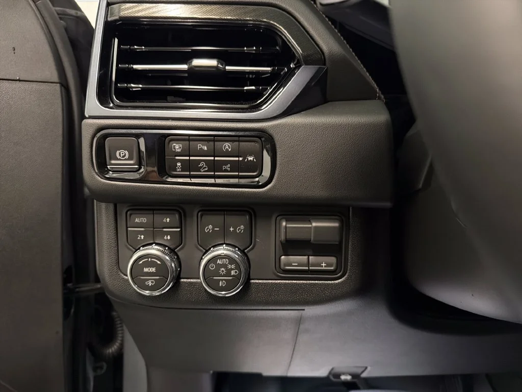 New 2027 Sterling Metallic GMC AT4 image 22