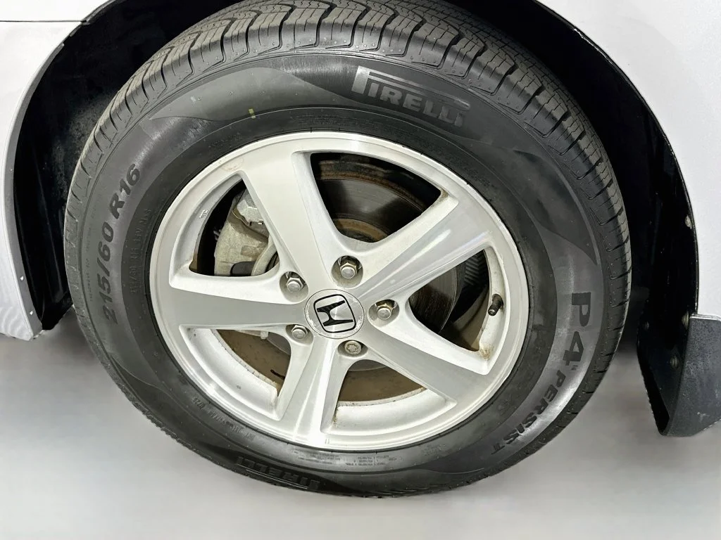 Used 2005 Silver Frost Metallic Honda EX-L image 30