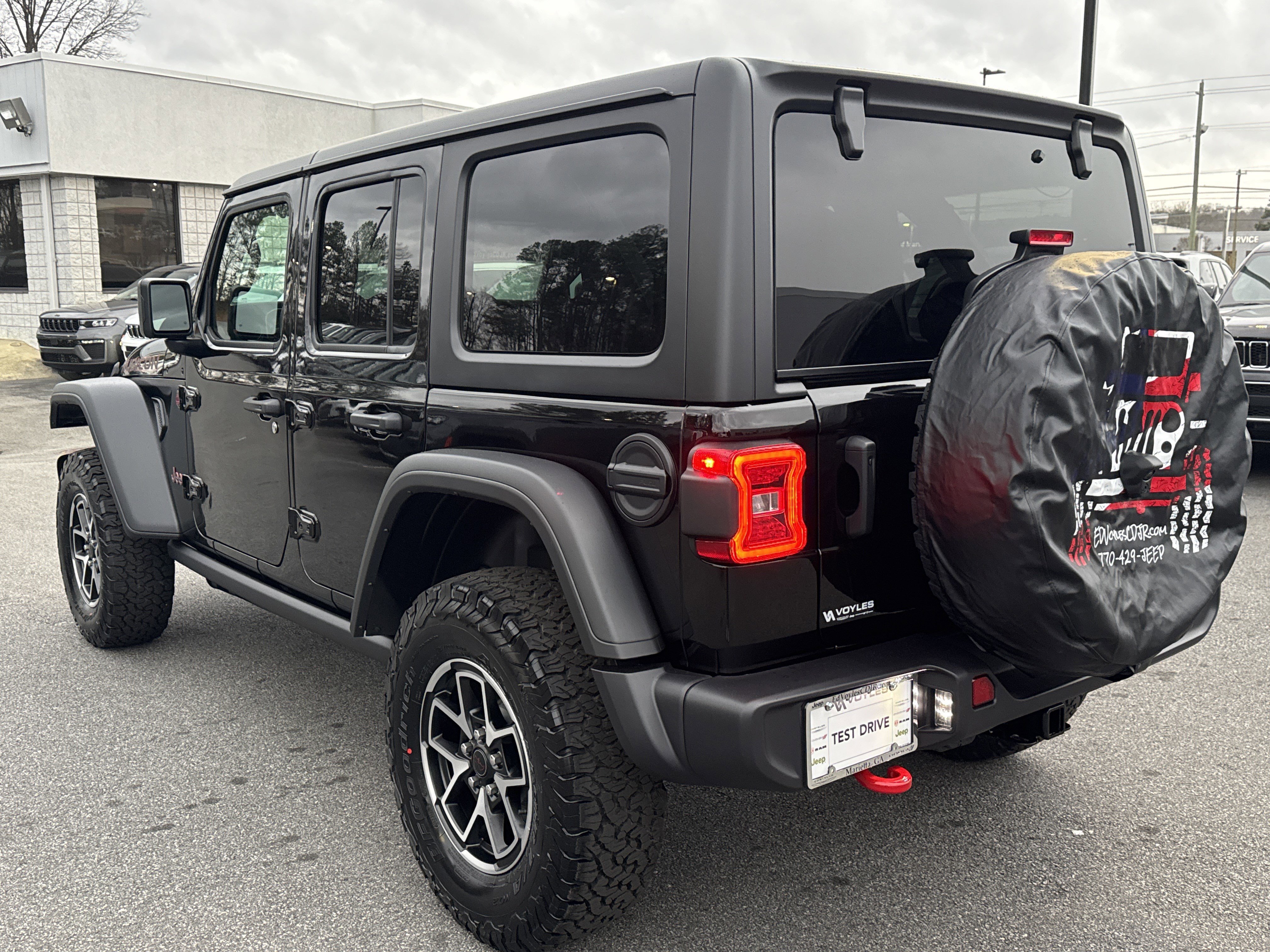 New 2026 Black Clear-Coat Exterior Paint Jeep Rubicon image 6