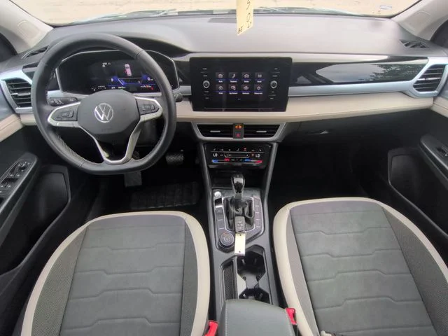 Used 2025  Volkswagen 1.5T SE image 26