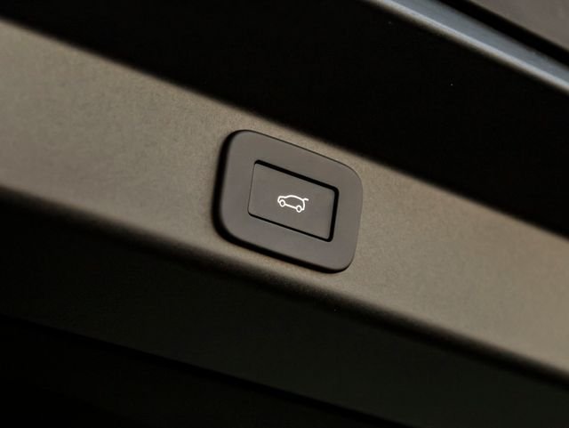 New 2026 Santorini Black LAND ROVER SE image 29