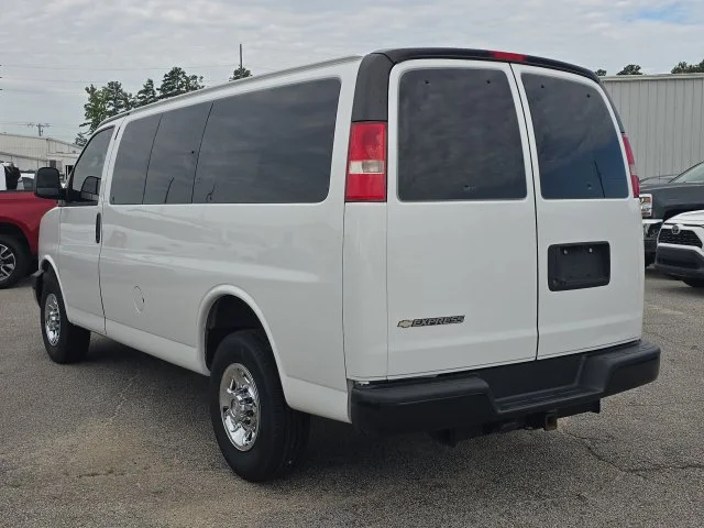 Used 2017 White Chevrolet Work Van image 4
