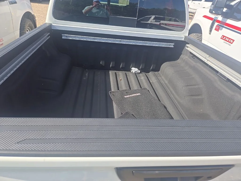 Used 2025 White Nissan SV image 3