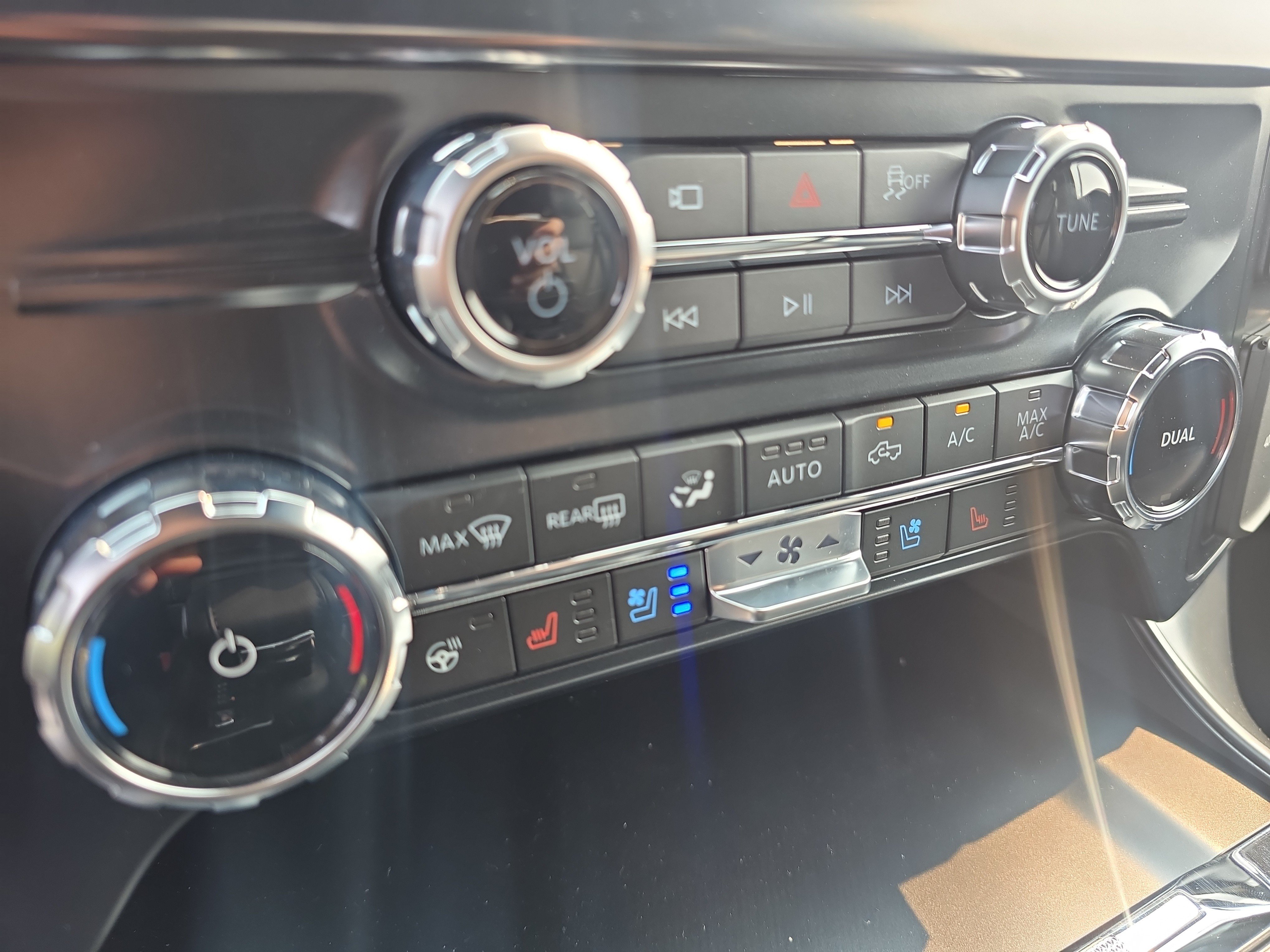New 2026 Oxford White Ford Lariat® image 23
