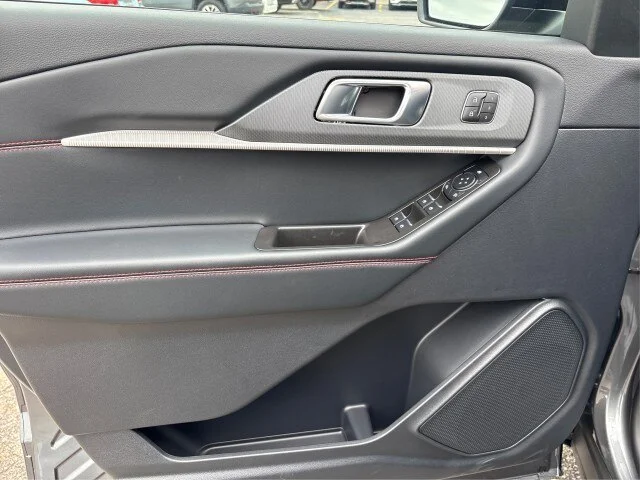 New 2026 Carbonized Gray Metallic Ford ST-Line image 41