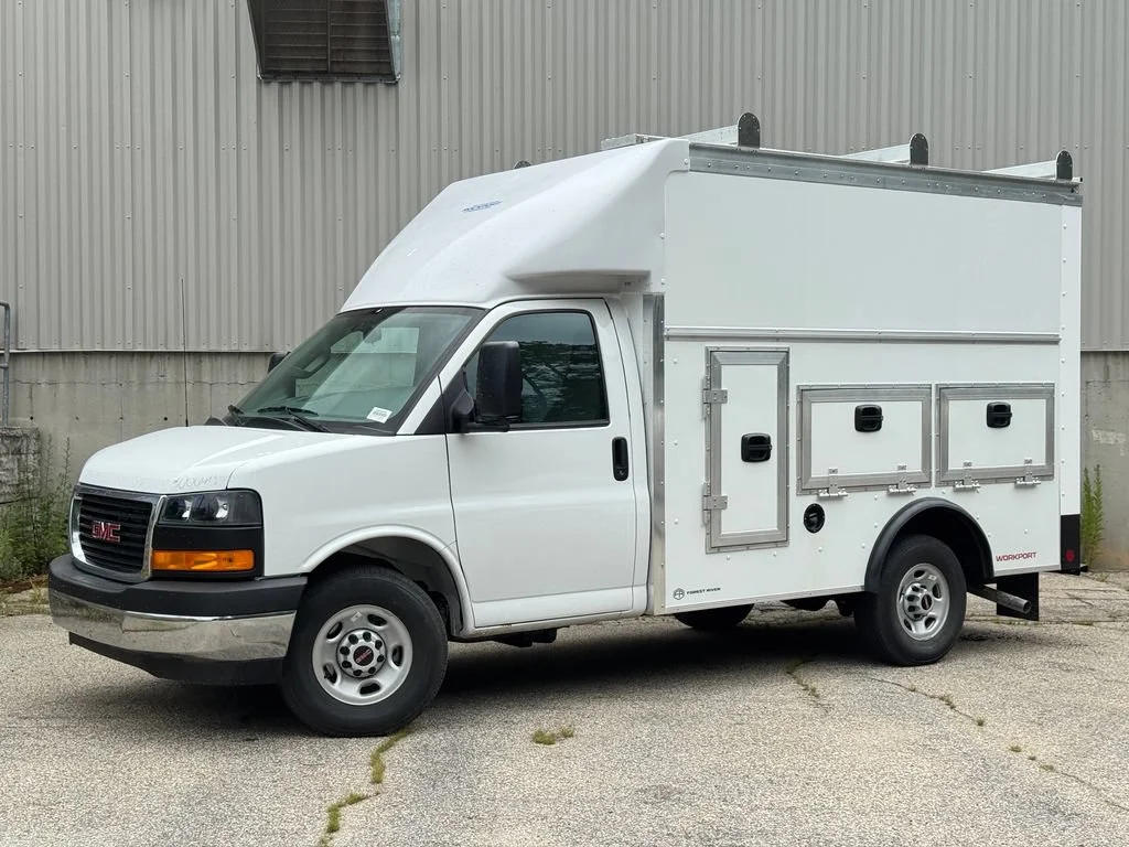 New 2026 Summit White GMC 1WT image 2