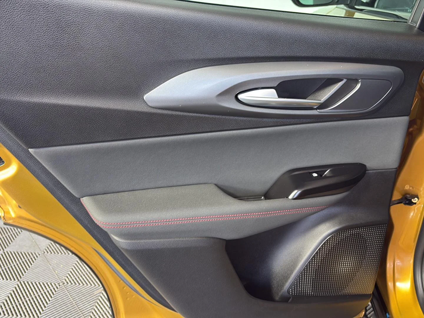 Used 2024 Acapulco Gold Dodge R/T image 22