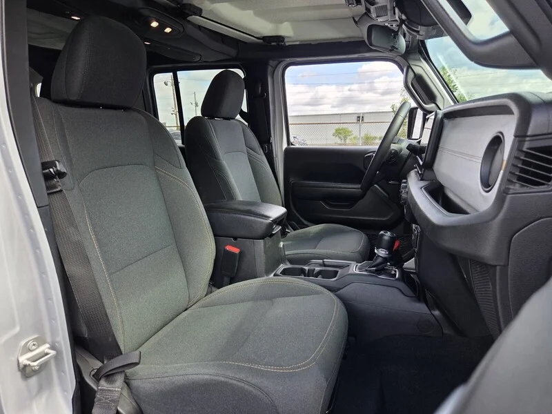 Used 2024 Silver Zynith Clearcoat JEEP SPORT S image 15